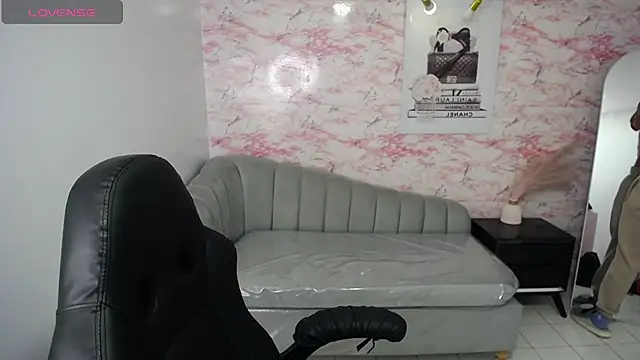 stephania t online show from October 26, 12:44 pm