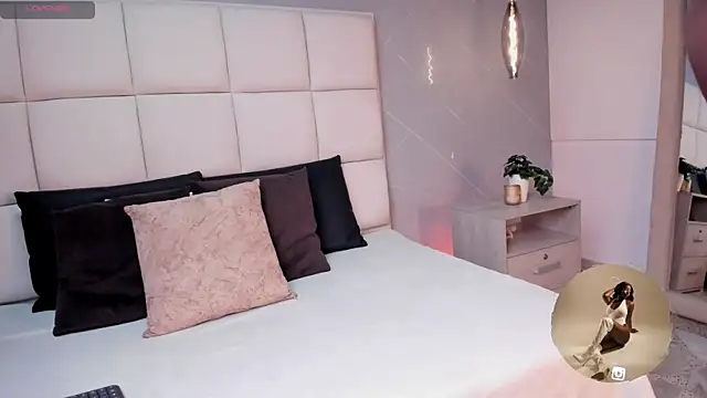 SaraMonroe1 online show from January 6, 11:36 am