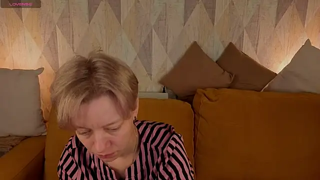 Michelle Blond online show from July 8, 1:08 am