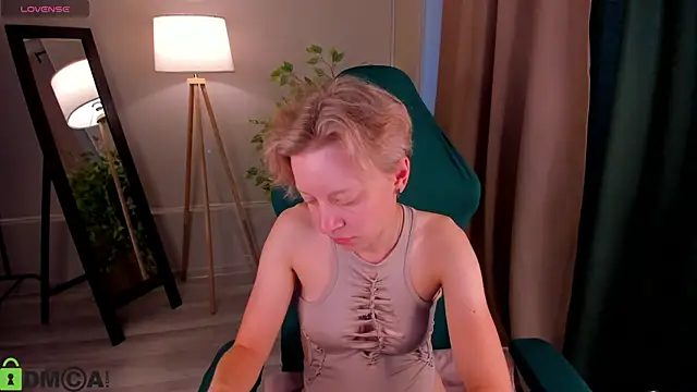Michelle Blond online show from July 31, 8:04 am