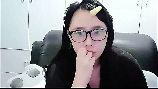 yourz tw online show from March 10, 9:35 am