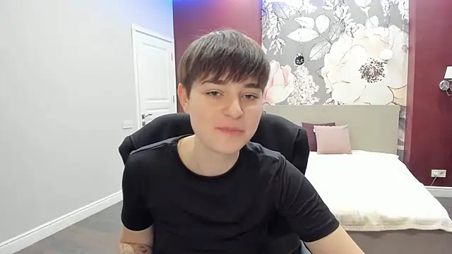 EmiliaYours online show from November 25, 5:04 pm