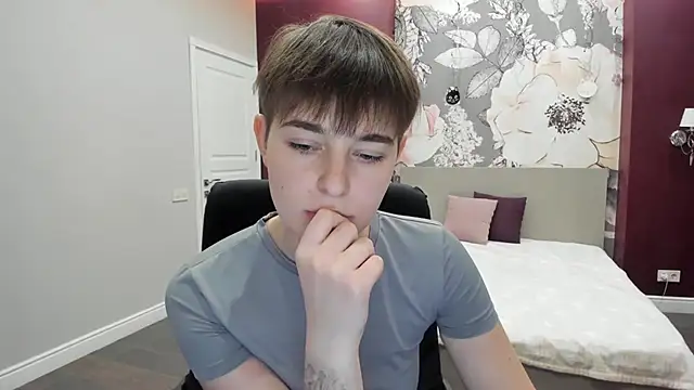 EmiliaYours online show from October 14, 2:52 pm