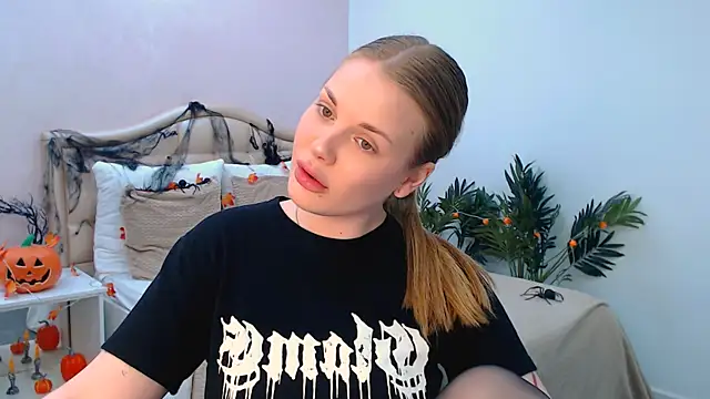 holy kitty online show from October 30, 1:45 pm