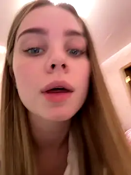 Snapshot of SIlviaBeyt chatting on September 23, 7:34 pm SIlviaBeyt online show from September 23, 7:34 pm