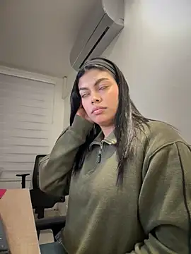 jennifer oliveira online show from December 5, 6:35 am