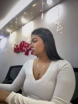 jennifer oliveira online show from December 4, 5:10 am