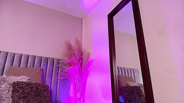 DannaHadid online show from September 10, 6:30 pm