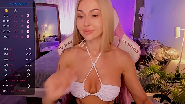 AdeleRoberts online show from June 24, 3:27 am