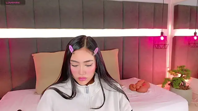 nicolle pierce online show from November 14, 2:50 pm