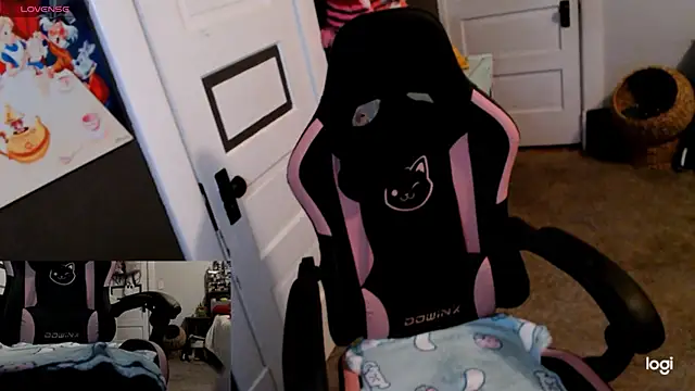 KierBearKisses online show from February 13, 6:37 am