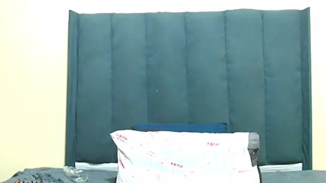 kittykhloe22 online show from July 22, 4:52 pm