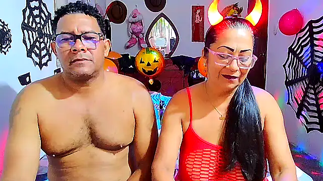 Snapshot of rosi_pamela chatting on October 19, 1:35 pm rosi pamela online show from October 19, 1:35 pm