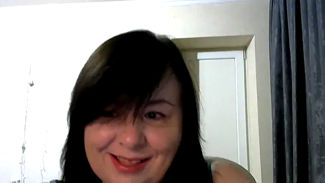 Snapshot of EmiliaLooo chatting on October 11, 4:17 am EmiliaLooo online show from October 11, 4:17 am