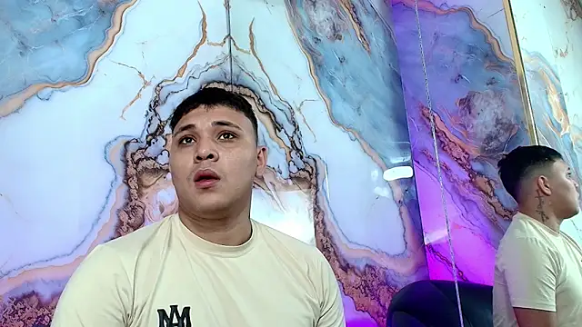 couple lovelyds online show from February 7, 9:07 pm