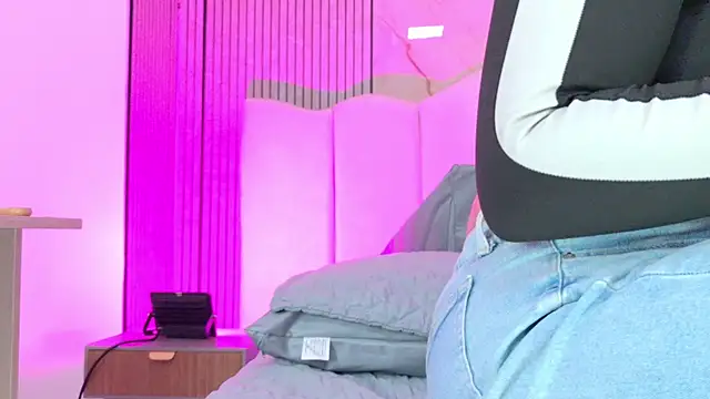 Sofia martiin online show from May 1, 3:10 am