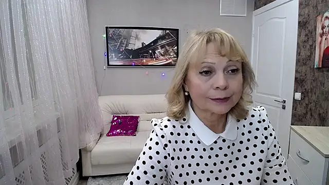 Snapshot of Milla_Cutie18 chatting on December 2, 7:10 am Milla Cutie18 online show from December 2, 7:10 am