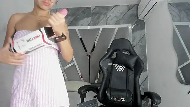 Mia petite01 online show from March 7, 9:00 pm