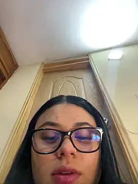 alissonfernandez  online show from October 10, 12:15 am