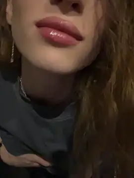 Snapshot of _AngelMoon_ chatting on September 18, 4:11 am AngelMoon online show from September 18, 4:11 am