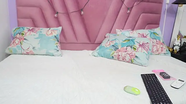 hornybarelylegalgirl online show from June 27, 12:22 pm
