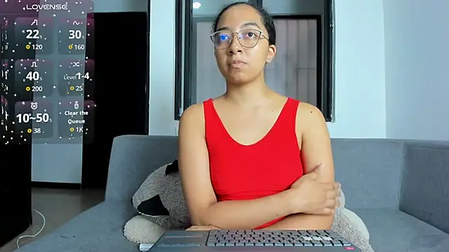 NAHOMI MILLER online show from December 4, 9:59 pm