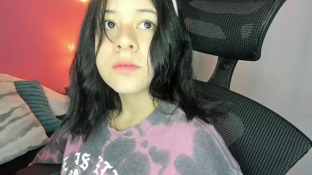 Snapshot of agnes_213 chatting on September 24, 1:32 pm agnes 213 online show from September 24, 1:32 pm