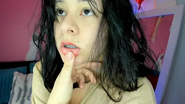 Snapshot of agnes_213 chatting on October 8, 1:26 pm agnes 213 online show from October 8, 1:26 pm