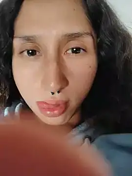 Queenjenn   online show from June 13, 9:34 pm