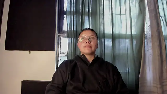 Noellesable online show from November 18, 5:14 pm