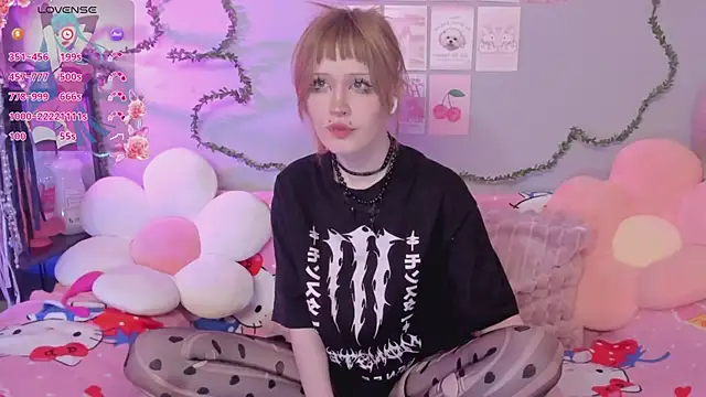 EvaStevs online show from April 29, 9:42 pm