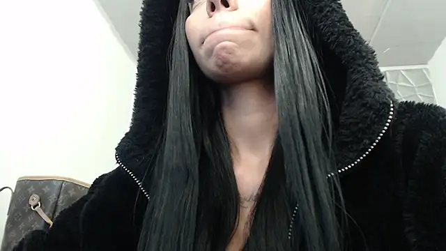 Tiffanny online show from February 5, 4:32 pm