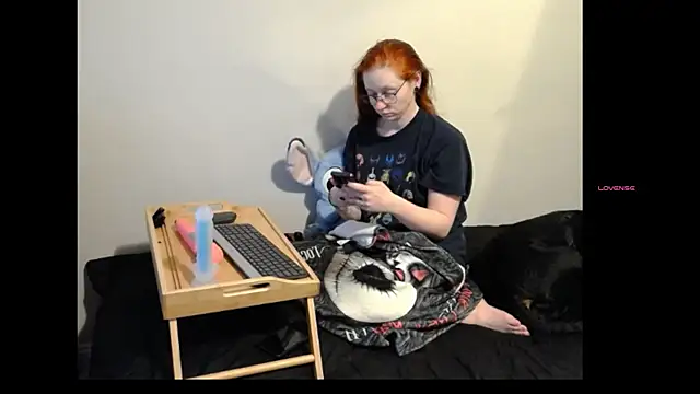 LilyFoxxx online show from April 8, 5:42 am