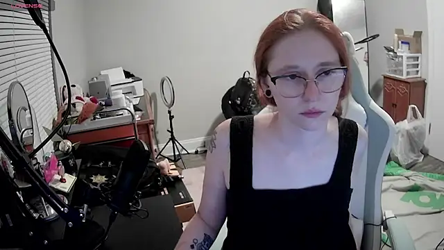 Snapshot of LilyFoxxx chatting on October 1, 3:11 am LilyFoxxx online show from October 1, 3:11 am