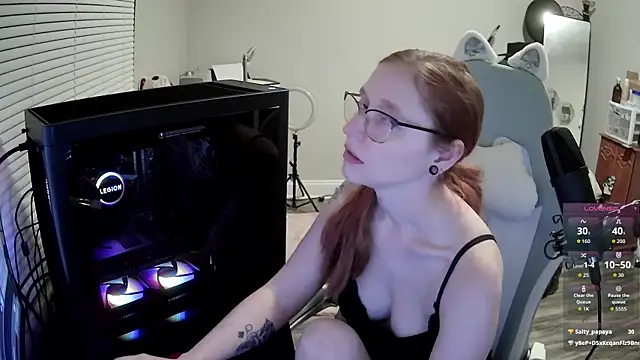 Snapshot of LilyFoxxx chatting on October 20, 3:20 am LilyFoxxx online show from October 20, 3:20 am