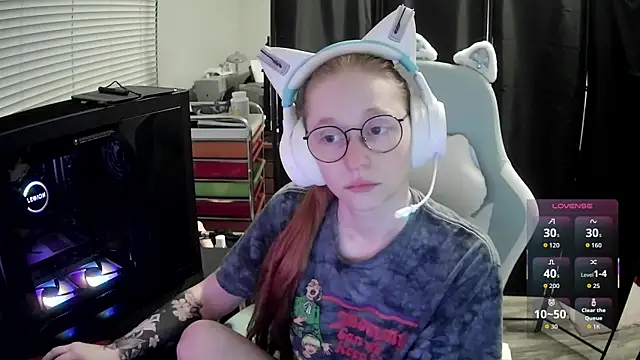 LilyFoxxx online show from June 12, 5:15 am