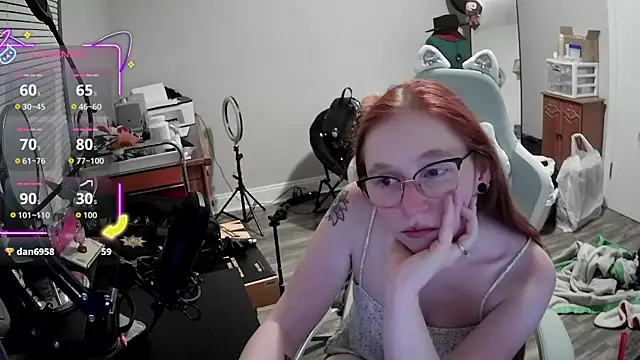 Snapshot of LilyFoxxx chatting on September 14, 3:37 am LilyFoxxx online show from September 14, 3:37 am