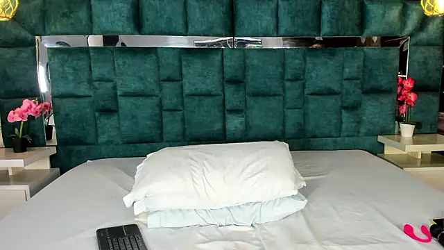 valtira nova online show from February 3, 7:29 pm