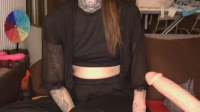 liloucamchaudee online show from February 16, 8:20 pm