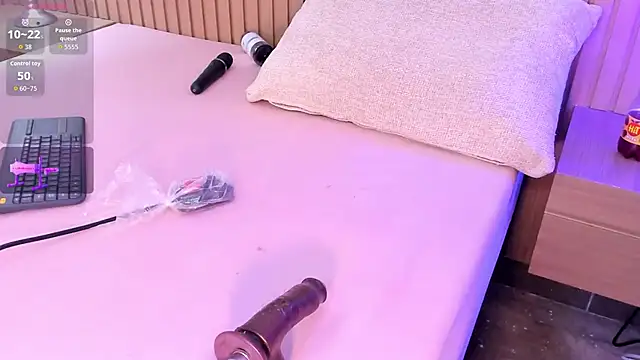 sexy mich 18 online show from October 18, 9:16 pm