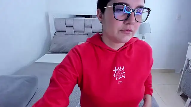 Camilaa bueno online show from July 6, 1:44 am