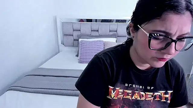 Camilaa bueno online show from July 3, 2:06 am