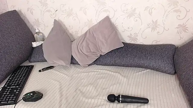 sofiaa here online show from April 28, 2:27 am