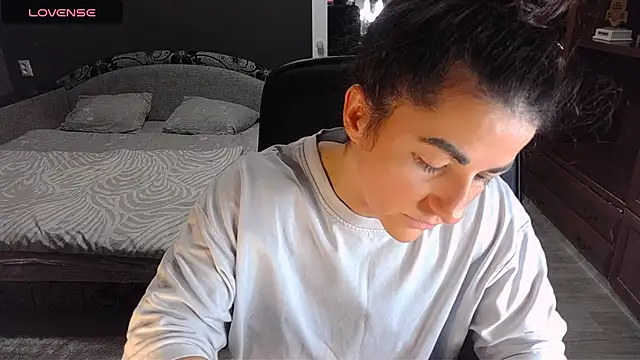 Aria Dl online show from November 4, 5:40 pm