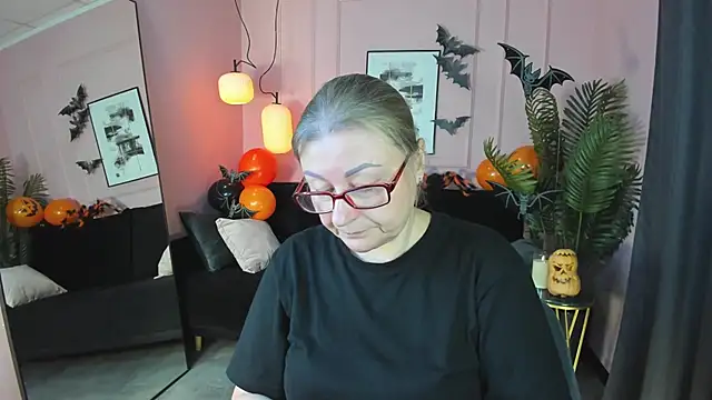 AlexandraKind online show from October 31, 8:35 pm