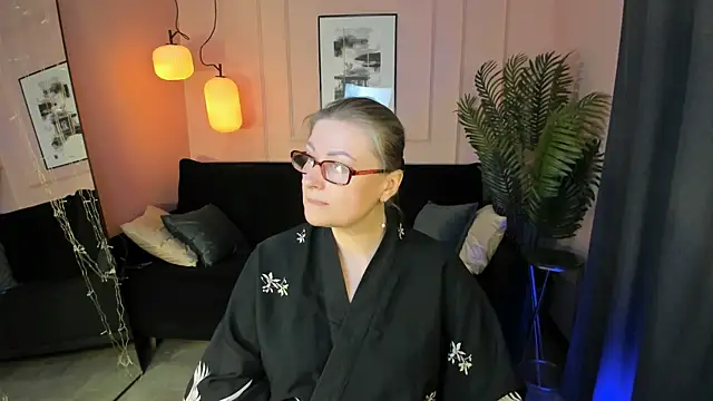 AlexandraKind online show from March 14, 1:45 pm