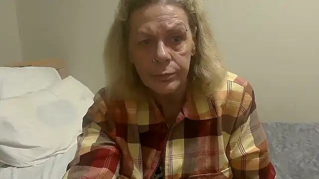 Snapshot of Latex_shantie chatting on October 22, 6:35 pm Latex shantie online show from October 22, 6:35 pm