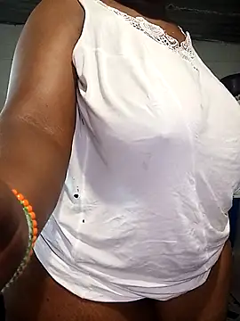 curvyloneah75 online show from November 26, 6:36 am