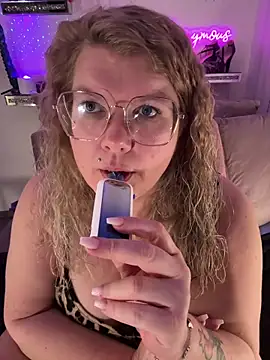 CurvyAnonymousGirl89 online show from February 14, 7:05 pm