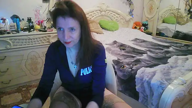 Debra Phoenix online show from May 1, 11:30 pm